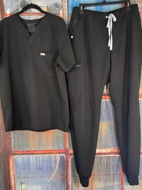 FIGS Black Scrub Set Medium Top + Large Tall  Jogger Pants FIONx